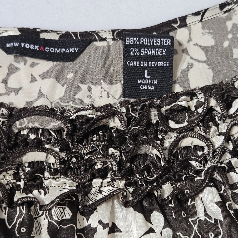 New York & Company satiny short cap sleeves top blouse with floral print Large - Picture 4 of 8